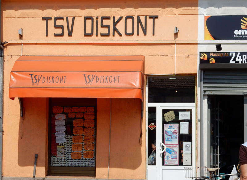 Razbojnici ukrali novac iz kase diskonta u Leskovcu