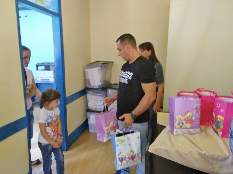 Zatvorenici prikupili 140 paketića za siromašne mališane