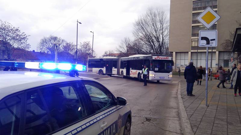 Autobus udario ženu, saobraćaj u centru blokiran