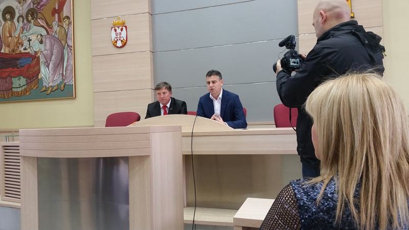 POSEBNA ČESTITKA: Gradonačelnik Vasić novinarima poželeo veći standard