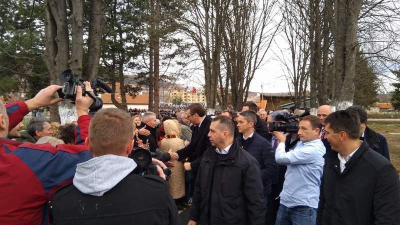 Stigao Vučić, dočekalo ga oko tri hiljade ljudi