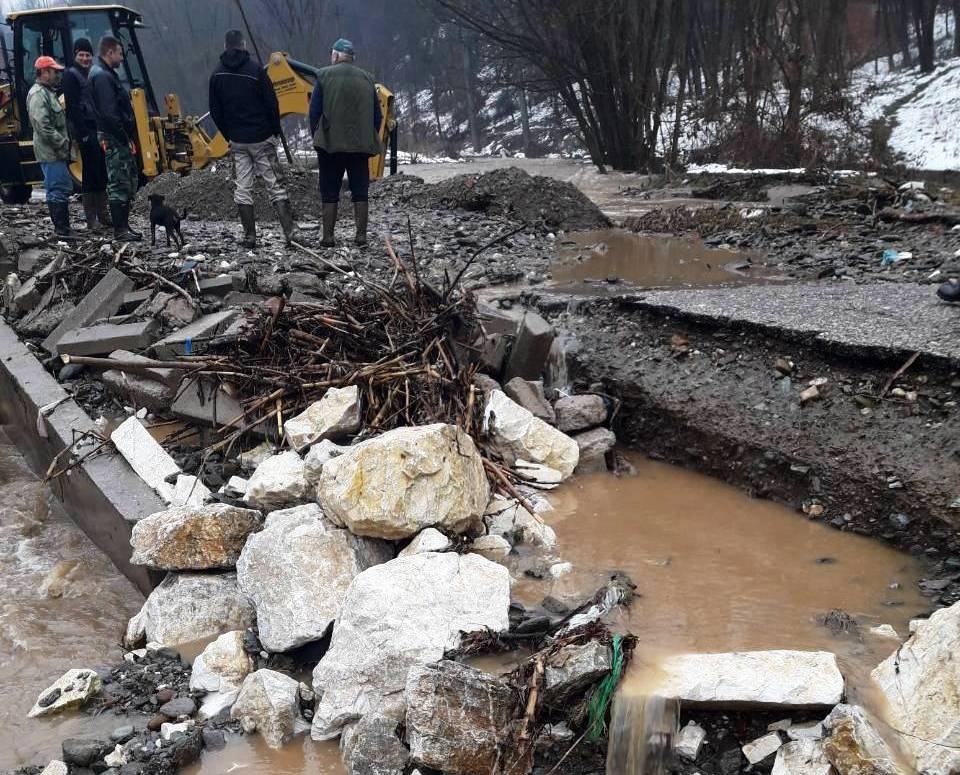 Gadžin Hah bez struje, dalekovod oštetila nabujala reka