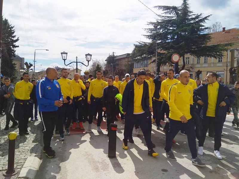 Dinamovci u protestnoj šetnji kroz Vranje pozivali predsednika Vučića u pomoć