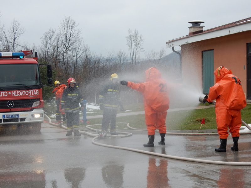 TAKTIČKA VEŽBA Vatrogasci sprečili zamišljeni akcident u Fabrici vode (FOTO, VIDEO)