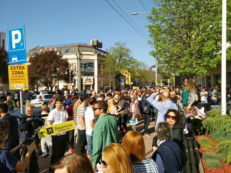 Novi protest Nišlija zbog aerodroma, ispred Skupštine više od 1.000 ljudi (VIDEO)