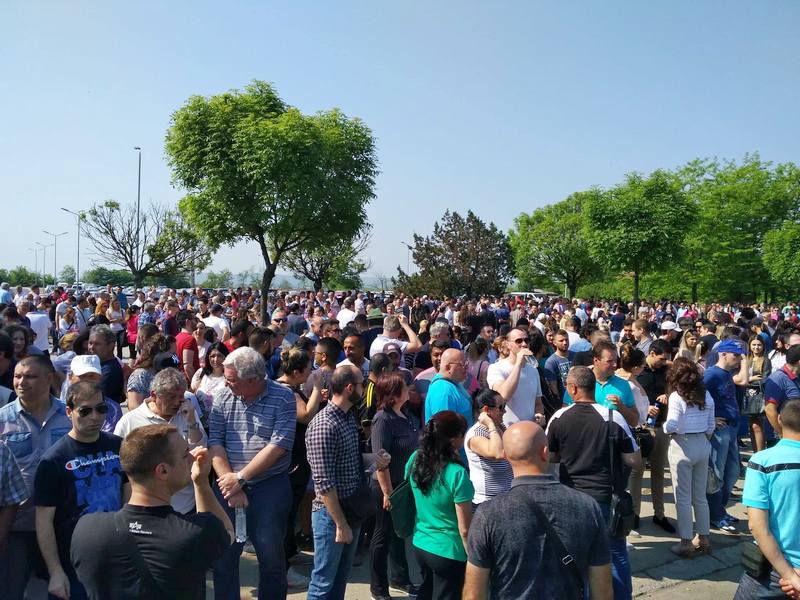 Na hiljade ljudi čeka dolazak Vučića u Niš