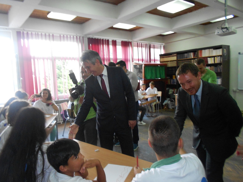 EU donirala 260 klupa i 580 stolica Osnovnoj školi „Radoje Domanović“
