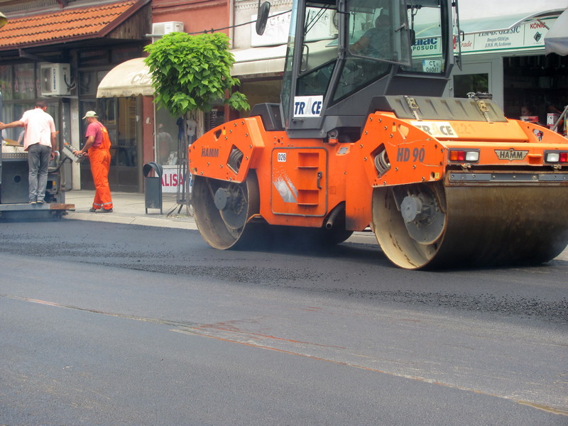 ASFALTIRANJE: Saobraćajnice se povezuju sa Bulevarom oslobođenja