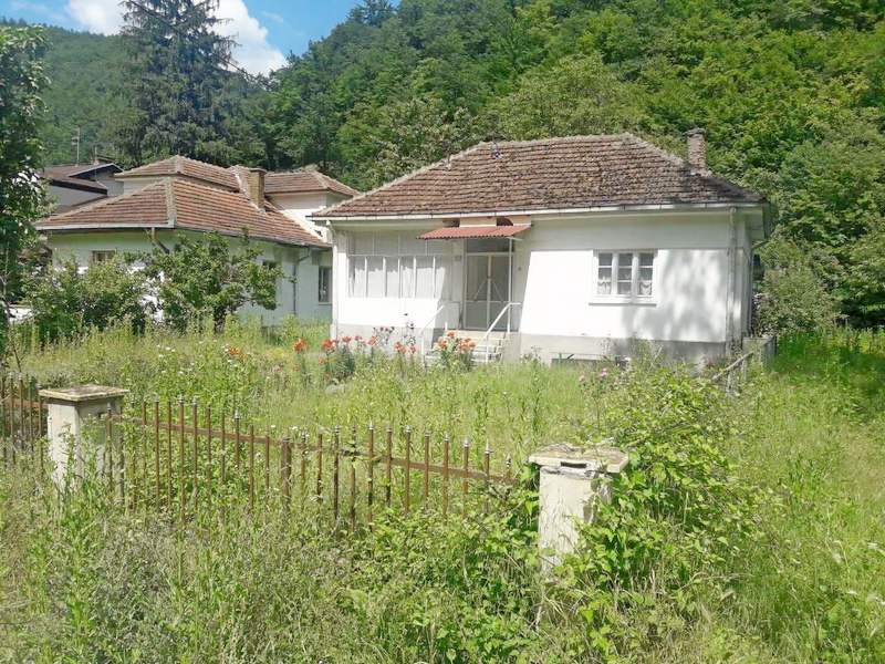 Kuće u Leskovcu 30.000, u Sijarinskoj Banji 160.000 evra