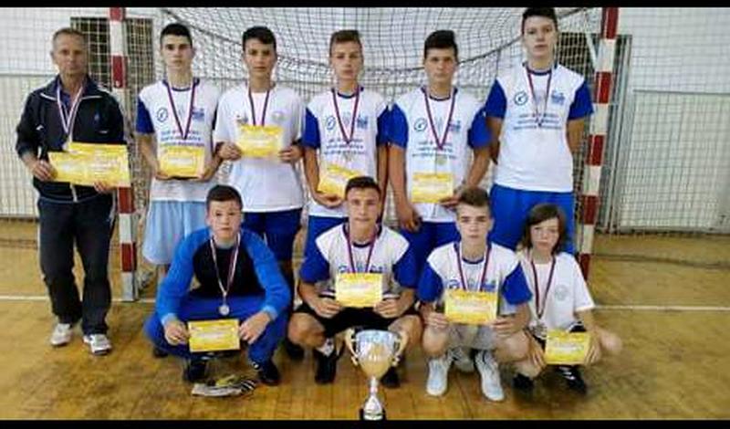 Leskovački učenici drugi na državnom prvenstu u fubdbalu, 9 ide na prvenstvo atletičara