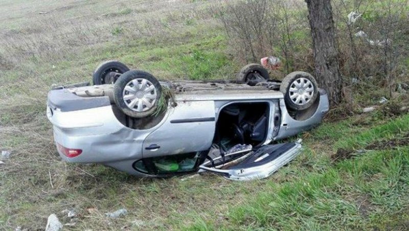 Teška saobraćajna nesreća, povređena tri mladića