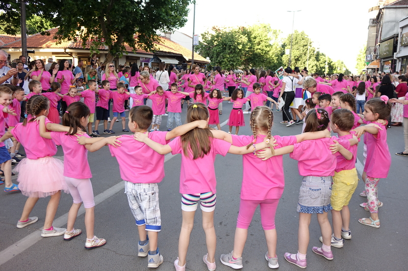 (FOTO,VIDEO) Mališani ponovo plesali na najlepšoj manifestaciji RAZIGRANE ULICE