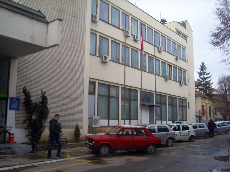 Petorica uhapšenih se sumnjiči za izazivanje požara na automobilima, protivpravno lišavanje slobode, posedovanje oružja, kokaina…