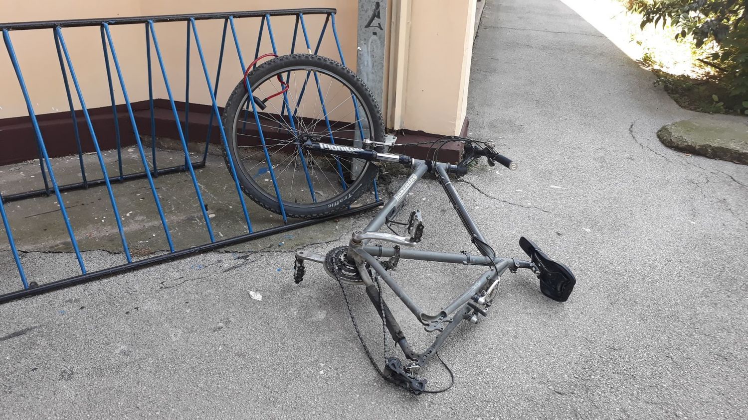 U Leskovcu, ako ne možeš da ukradeš ceo bicikl, onda je i točak dobar