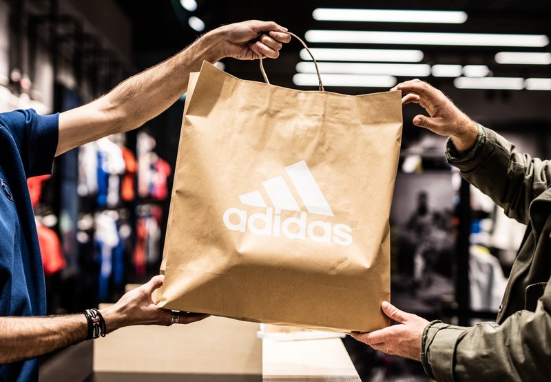 Adidas povukao iz prodaje kupaće kostime za decu