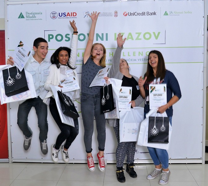 Srednjoškolci sa juga Srbije osmislili “pametne rukavice” za trgovinske lance