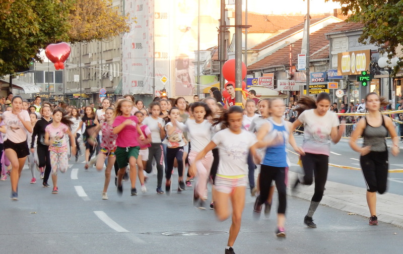 Osnovci „Josifa Kostića“ pokupli skoro sve medalje na atletskim trkama u Leskovcu (VIDEO)