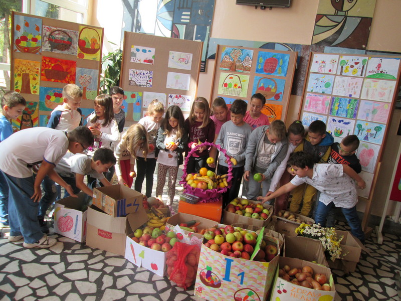 Osnovci iz Pirota sakupili zdravu hranu za korisnike Narodne kuhinje