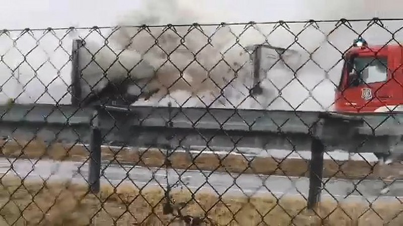 Izgorela prikolica od kamiona na autoputu, kilometarski zastoj na deonici Leskovac – Niš (VIDEO)