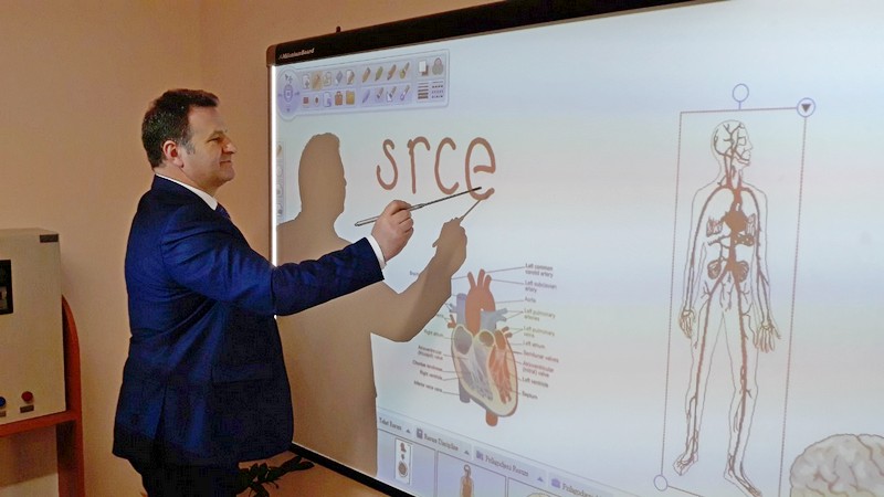 Pet škola u Medveđi dobija interaktivne table