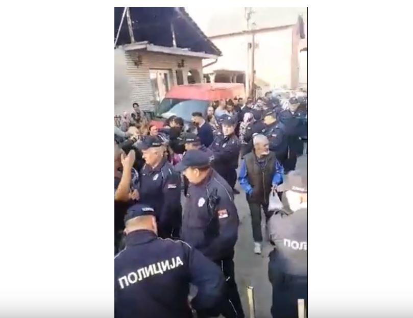 Zbog isključenja struje neredovnim platišama u Podvorcu radnike Elektrodistribucije branilo 30 policajaca