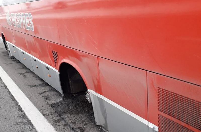 Umalo nova tragedija, autobusu ispala dva točka usred vožnje!