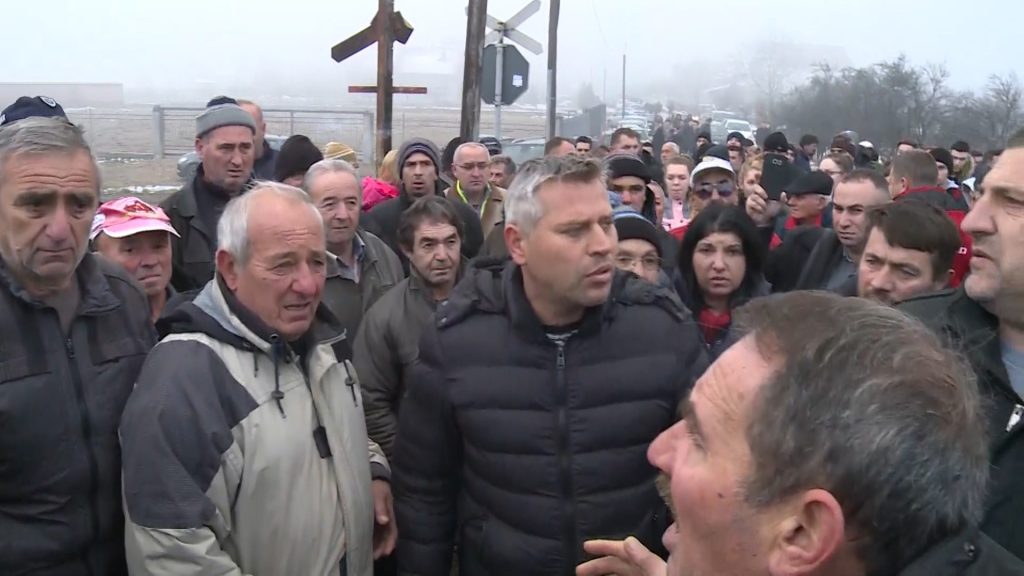 Protest građana na pruzi kod Donjeg Međureva – traže rampu