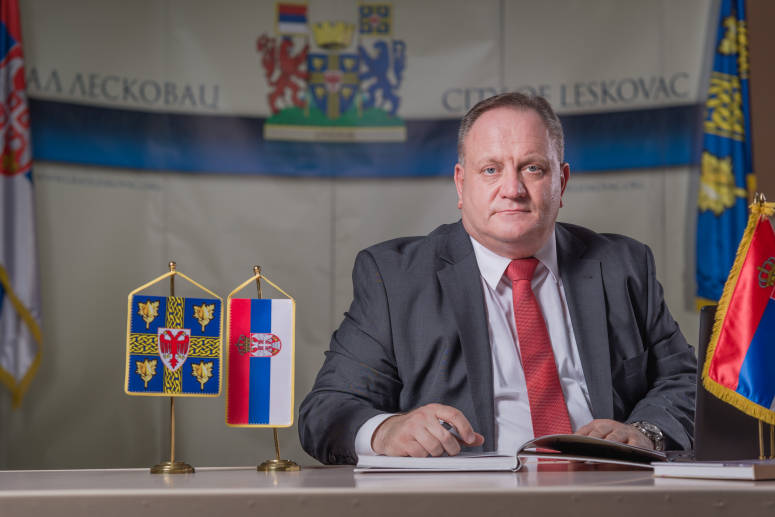 Novogodišnja čestitka gradonačelnika Leskovca