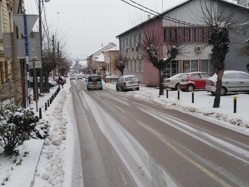 Građani su u obavezi da očiste sneg ispred svojih zgrada i poslovnih objekata