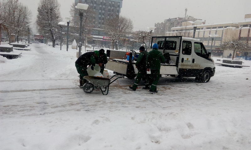 Ulice u gradu prohodne, čiste se putevi ka selima