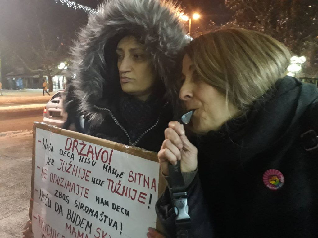 PROTEST Mame su ljute u Leskovcu (FOTO, VIDEO)