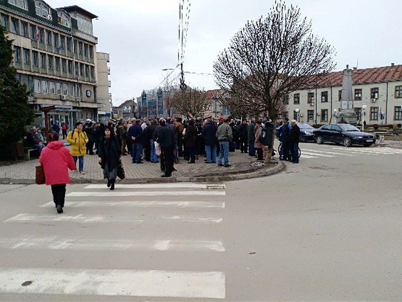 Na prvom protestu u Vlasotincu utvrđivali liste zahteva