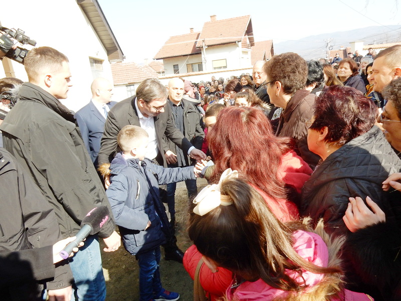 Vučić obišao Vlasotince, čekali ga u Bojniku, Medveđi i Lebanu, a u Leskovcu miting (Iz minuta u minut)