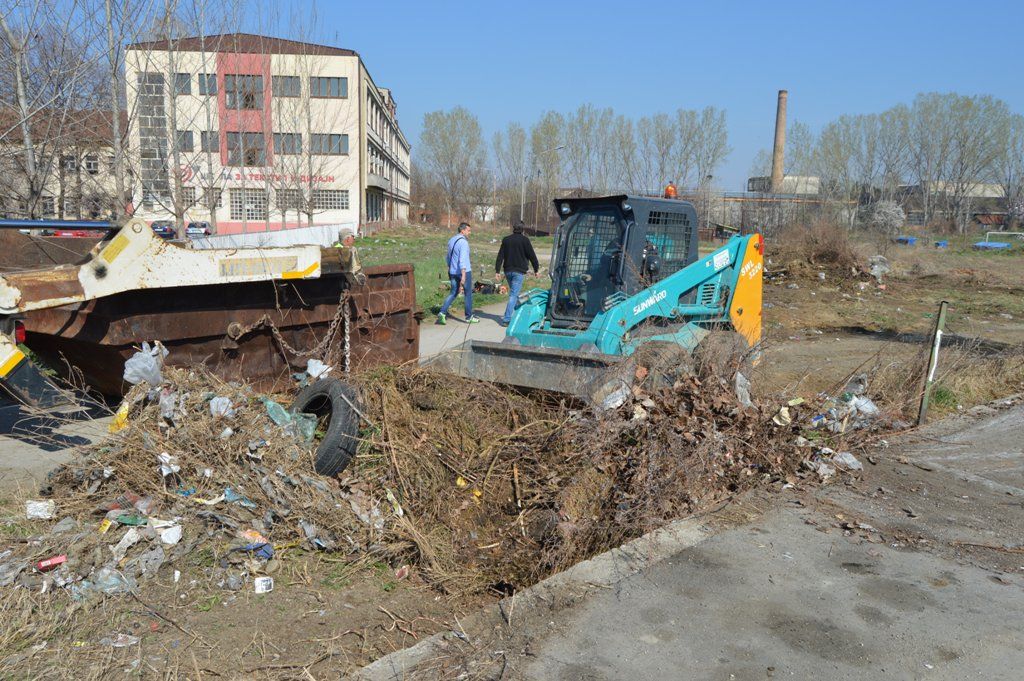 Očišćena divlja deponija iza Tekstilne škole