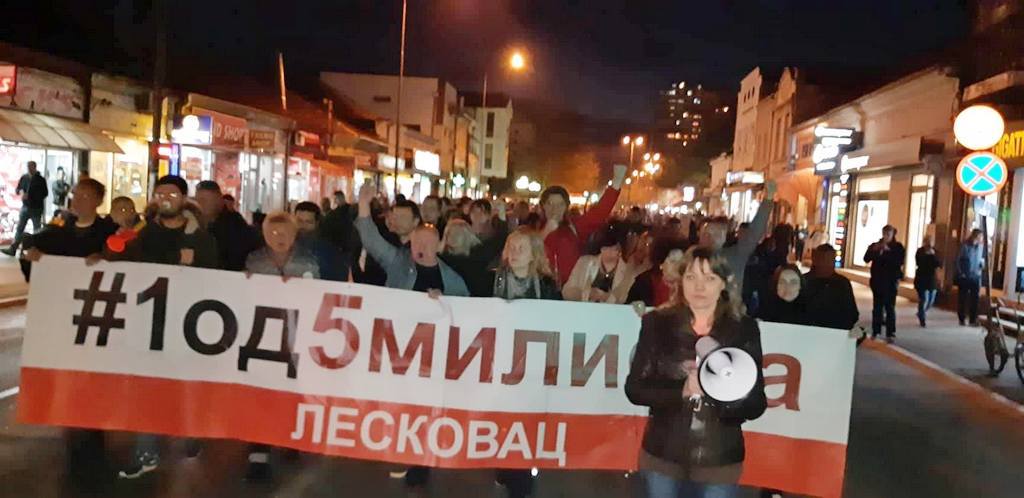 Poruke sa protesta u Leskovcu: Želimo da živimo u nepartijskoj Srbiji