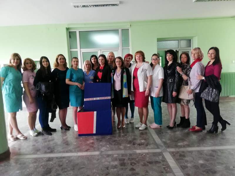 Žene iz Foruma SNS donirale 40 posteljina ginekološkom odeljenju