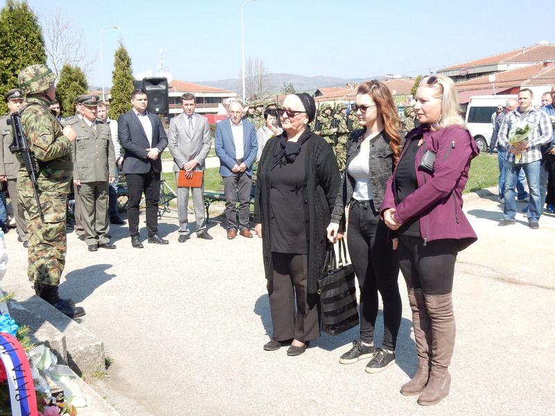 Vlasotinčani dan posvetili godišnjici NATO zločina i sećanju na svoje poginule