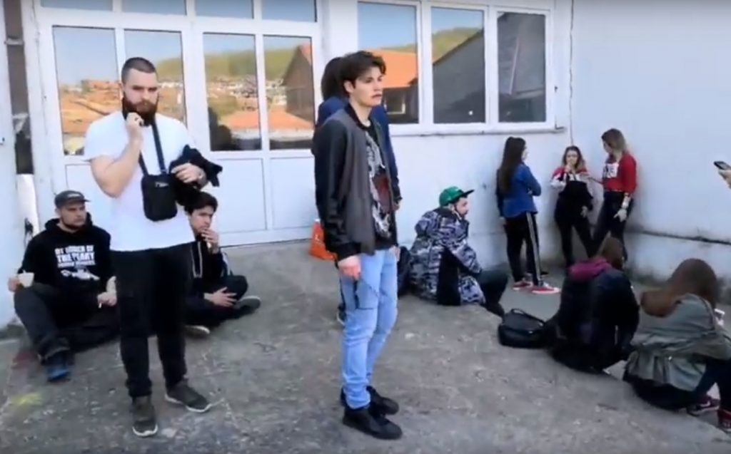 Direktor Gimnazije u Lebanu podneo ostavku, učenici prekinuli štrajk, predstava i dalje zabranjena