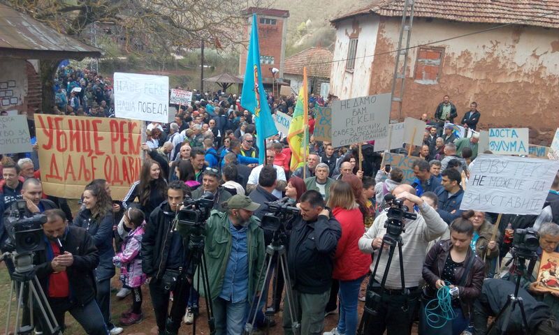 Protestni skup u selu Topli Do na Staroj planini okupio veliki broj građana, protive se izgradnji MHE