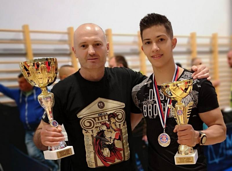 Kik boks Klub sa Prvenstva Srbije doneo dva pehara i 12 medalja