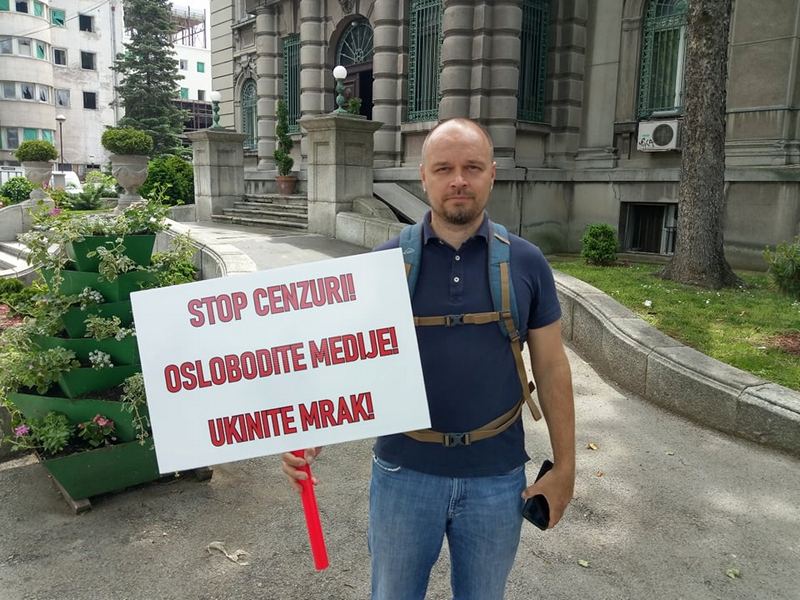 Nonić nastavlja proteste za slobodu medija ispred Gradske kuće