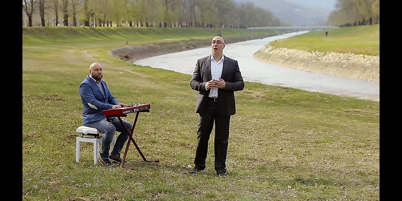 Pop pevač Vladimir Stojanović poklonio himnu svom gradu