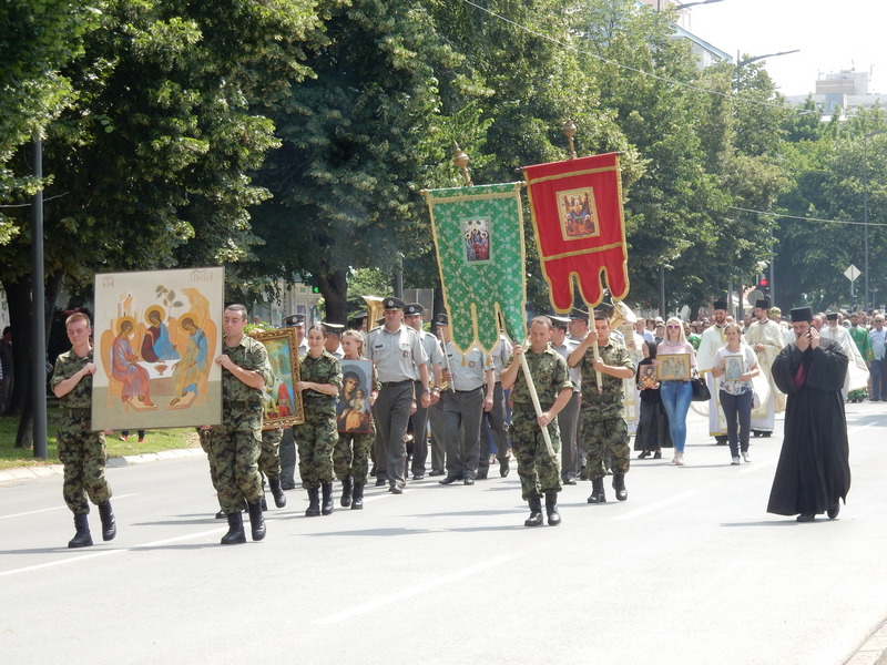 Slava Sveta Trojica – liturgija i litije kroz Leskovac