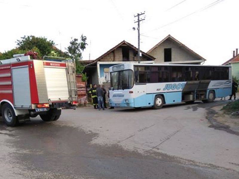 Zapalio se autobus „Jugotransa“, putnici nepovređeni