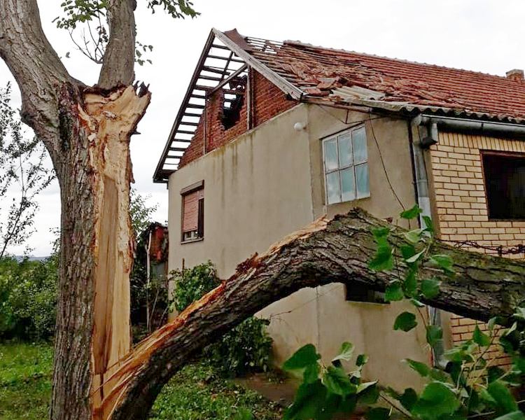 Kutleš pogodio „tornado“, uništene kuće i letina