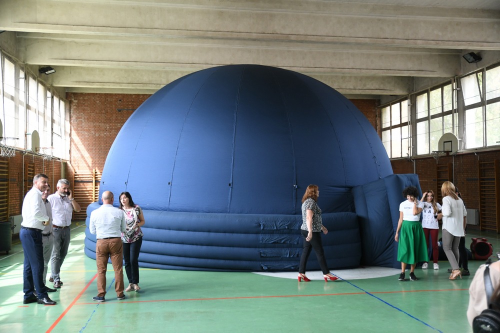 Mobilni planetarijum postavljen u OŠ ‘’Vuk Karadžić’’ u Pirotu