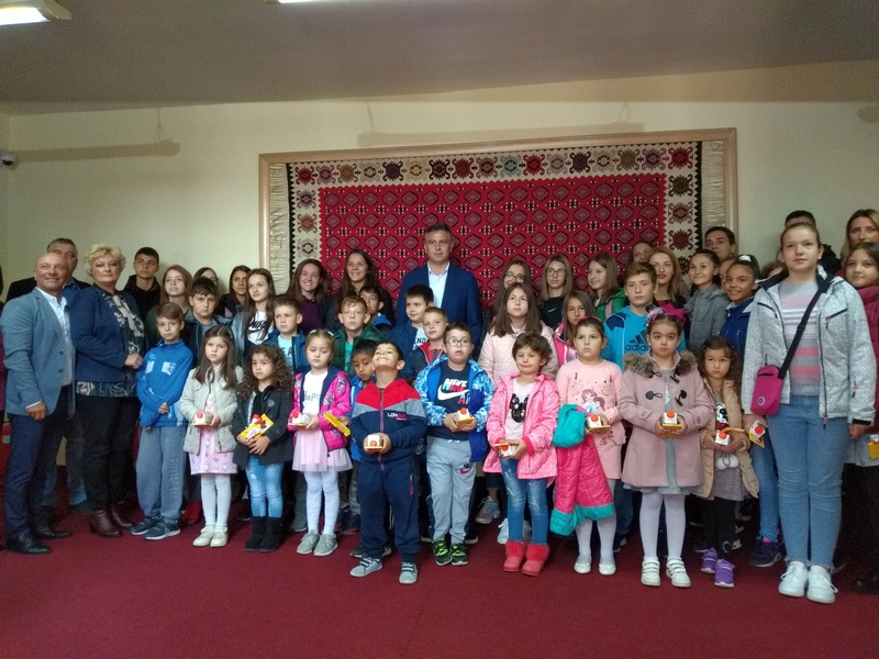 Dečija nedelja u Pirotu počela prijemom dece kod gradonačelnika