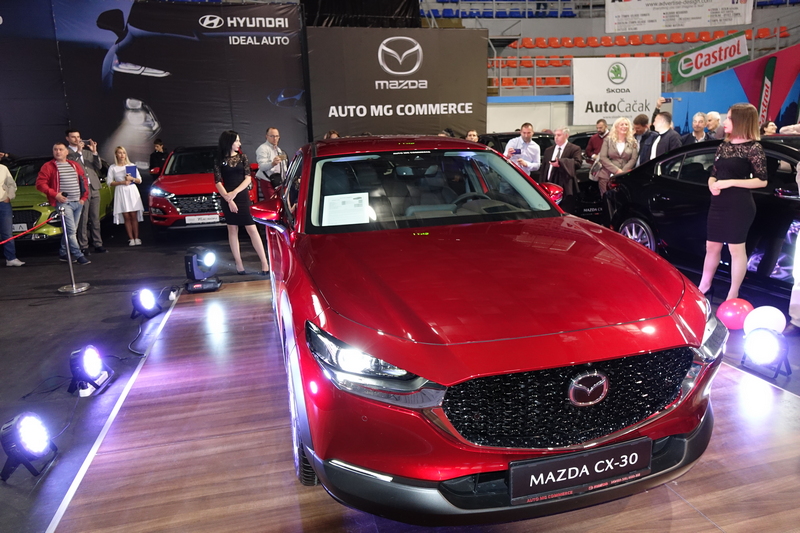 Među stotinak modela budućnosti Mazda CX30 zasenila lepotom