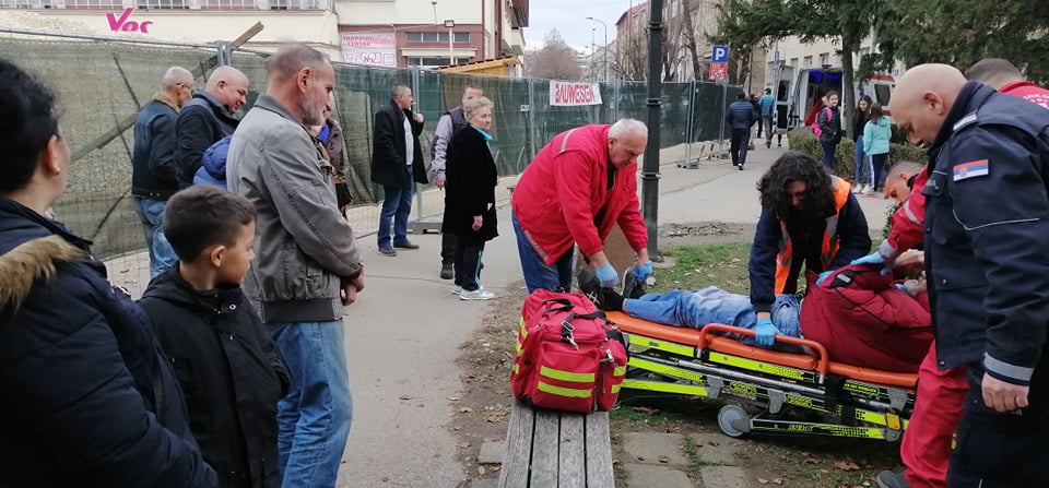 Samo dve ekipe Hitne pomoći na 126.000 stanovnika, ne stižu na vreme ni kad se čovek sruši na ulici