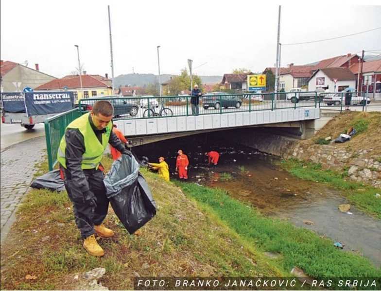Volonteri izvukli 10 kubika otpada iz Gradašničke reke